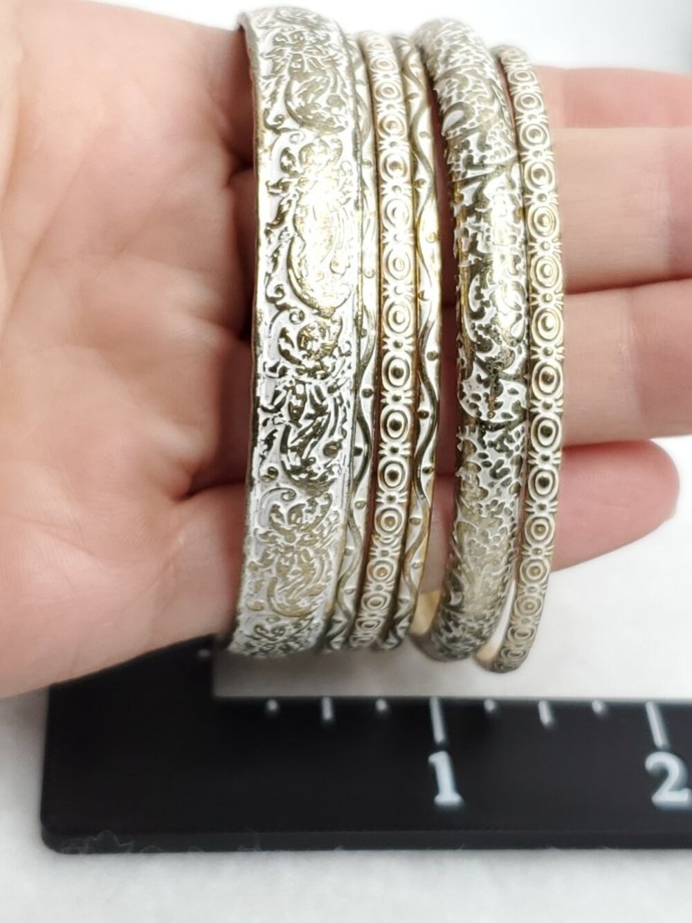 Vintage Etched Bangle Bracelet Lot Stackable Gold Tone White 8 1/4" - Picture 5 of 6
